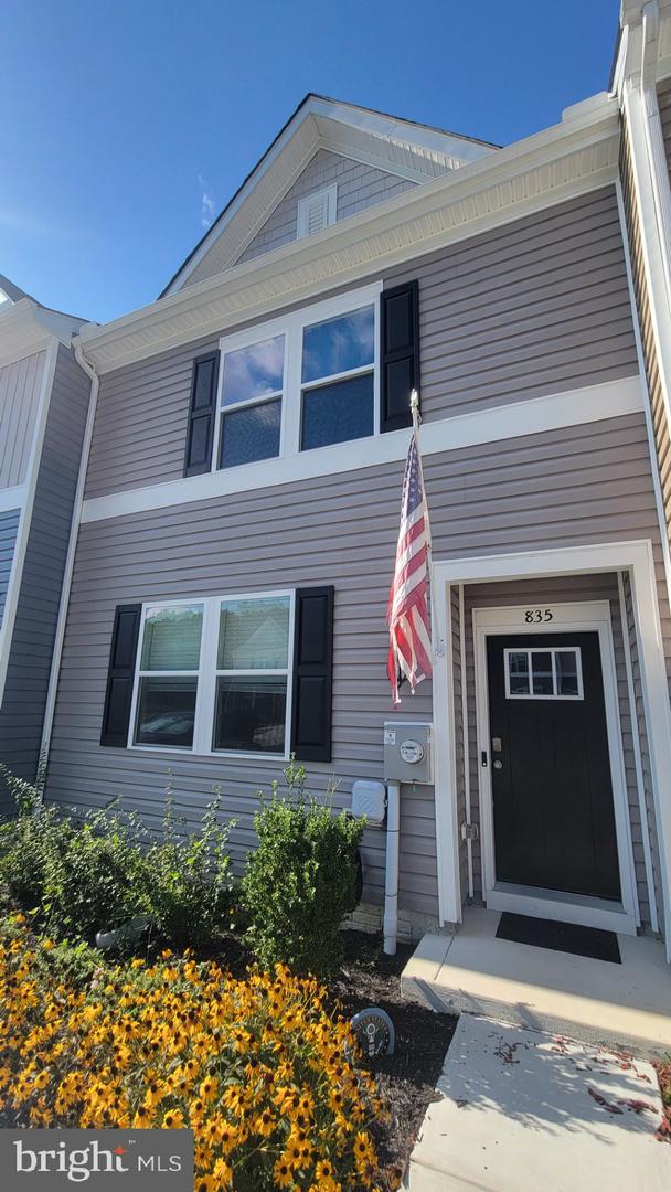 835 Mersey Lane