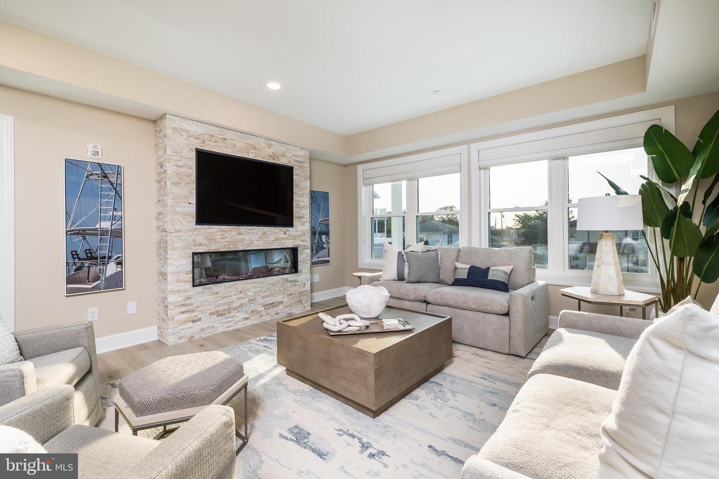 1505 St Louis Avenue S #202