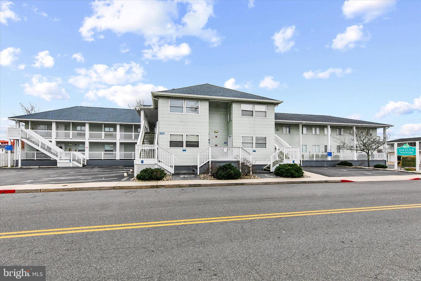 207 8th Street #102c