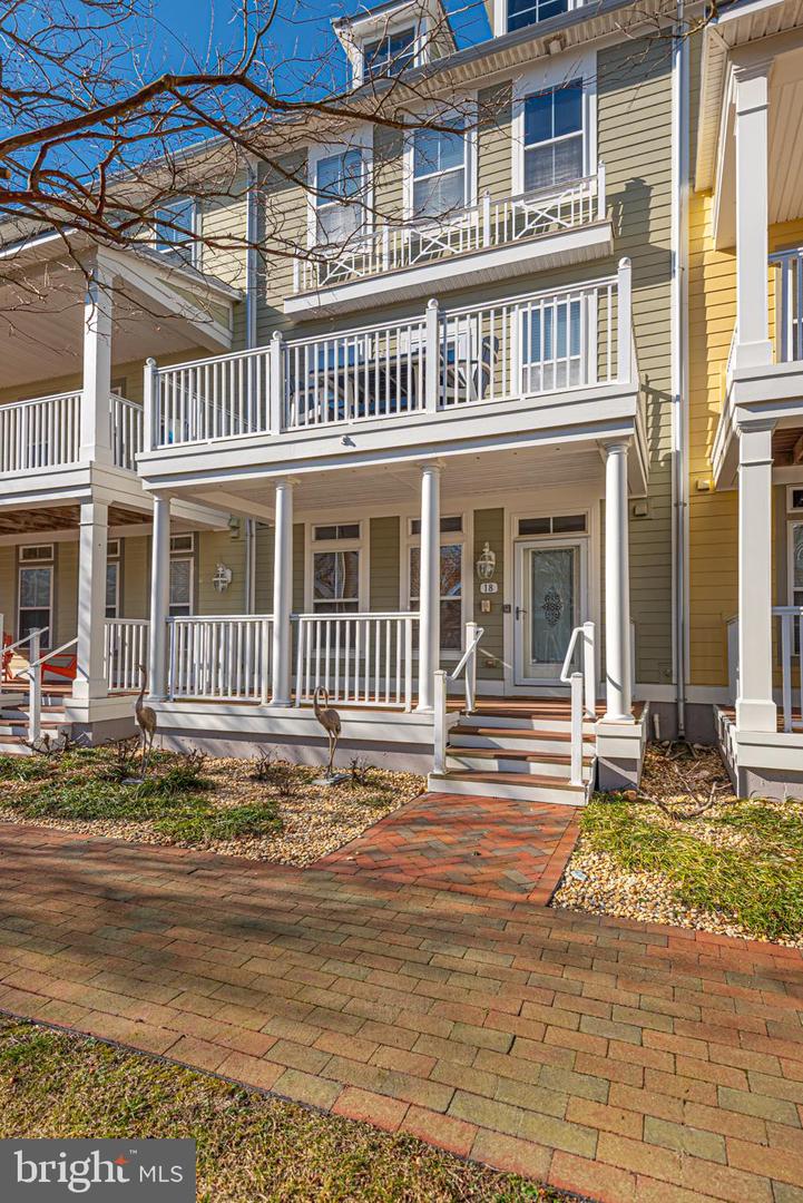 18 Canal Side Mews W