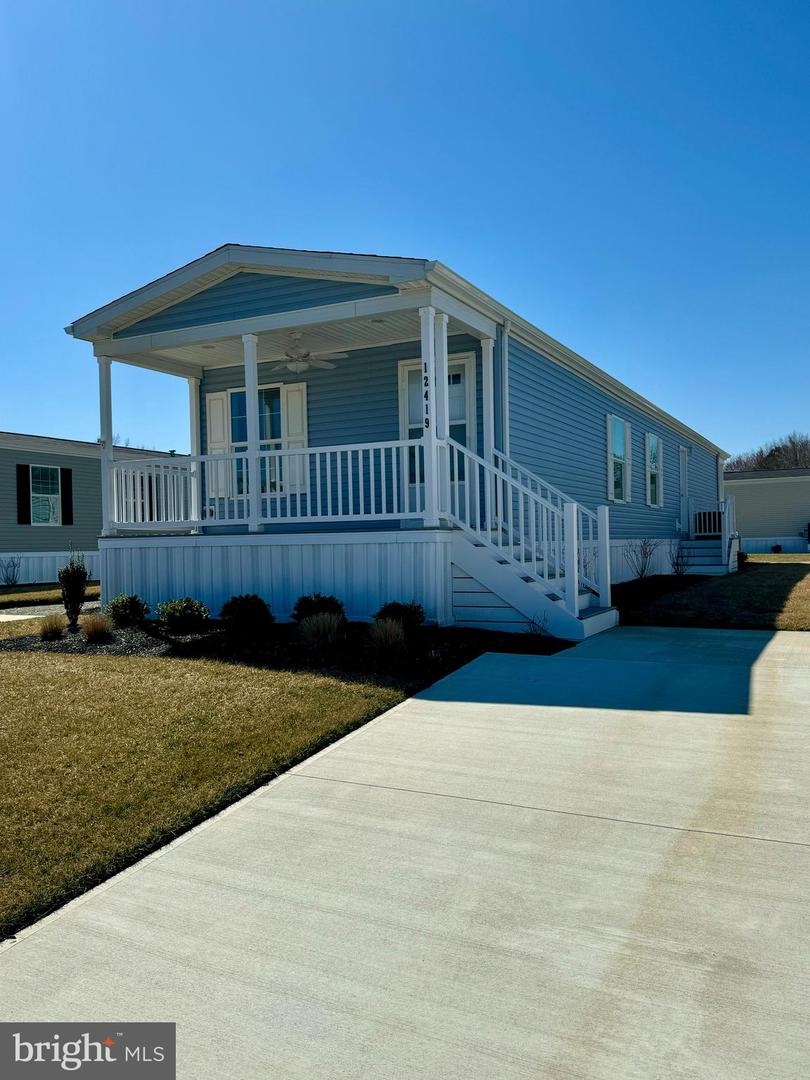12427 Beach Life Lane