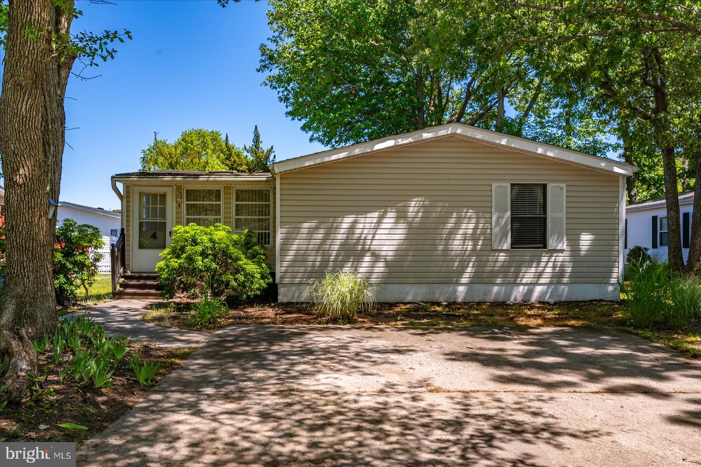 4 Anchor Way Dr