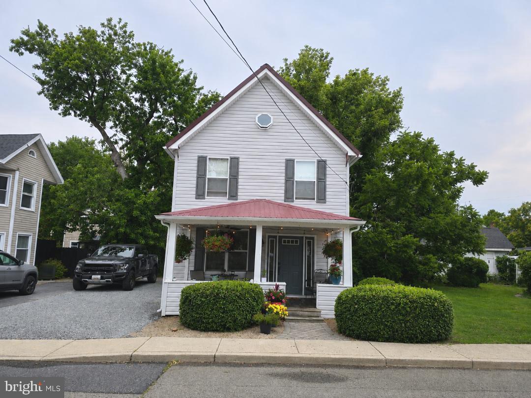 4 West Street