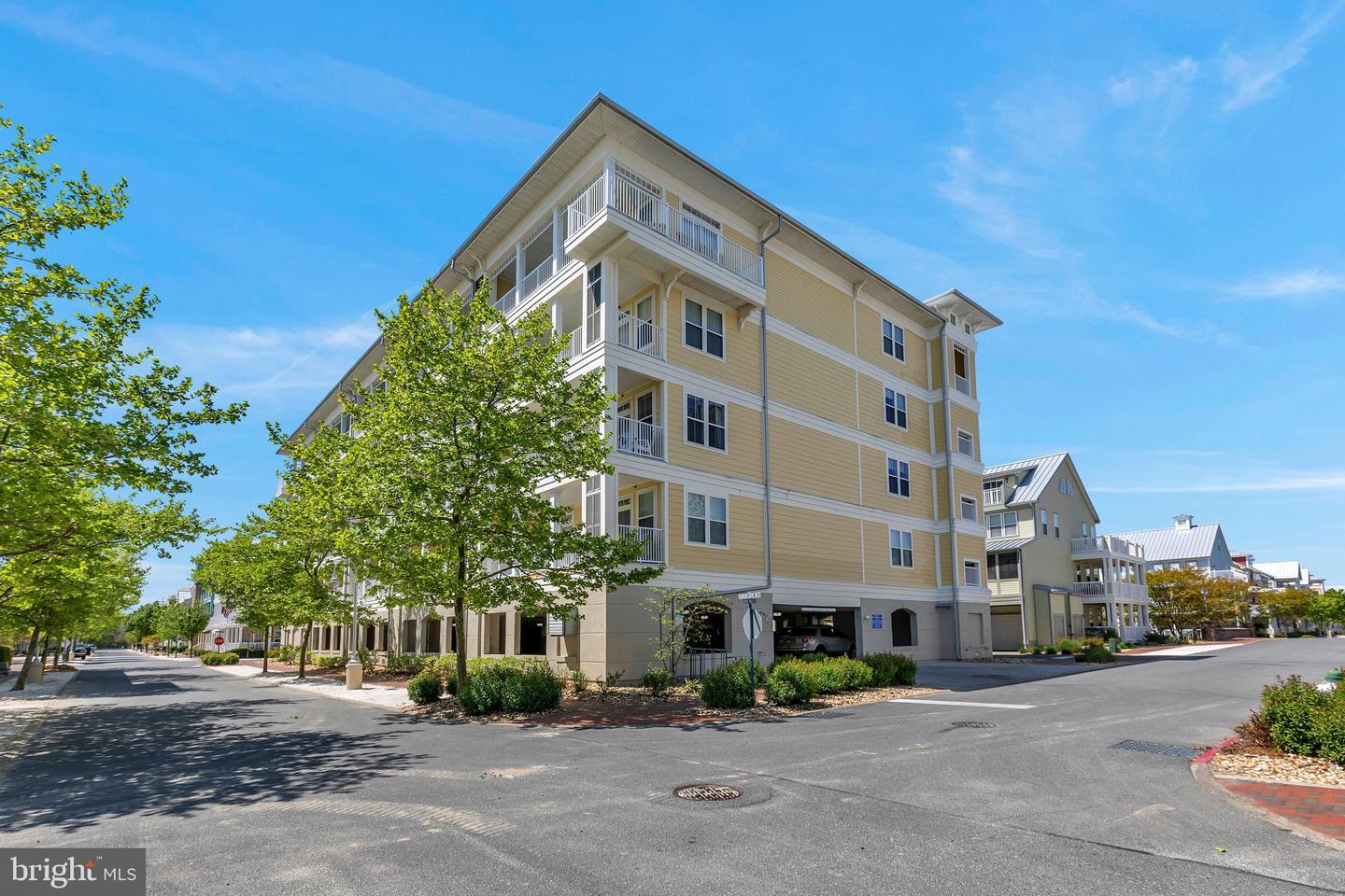 35 Fountain Drive W #lug-Av-4d