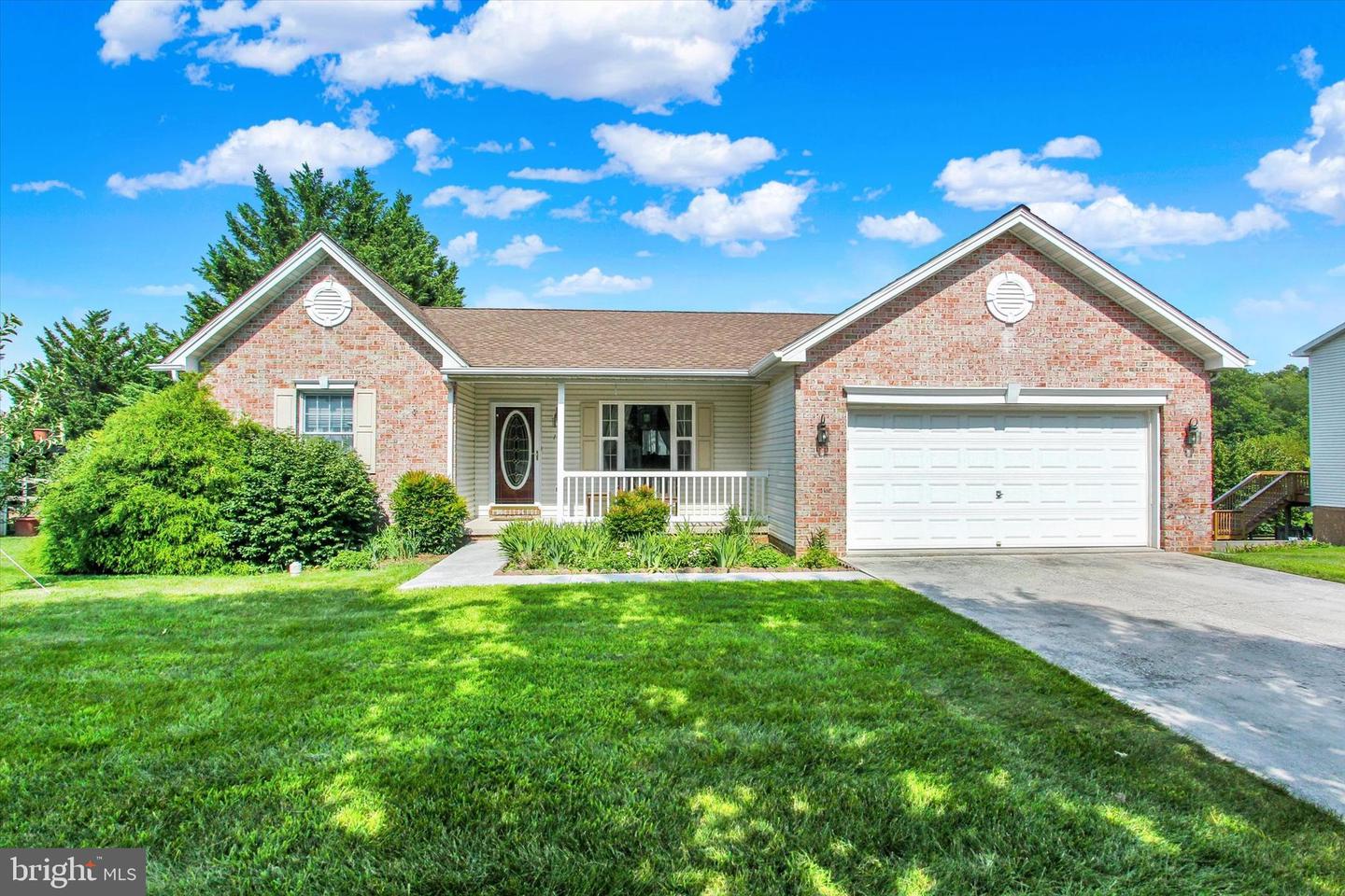 12 Yorktowne Court, Littlestown