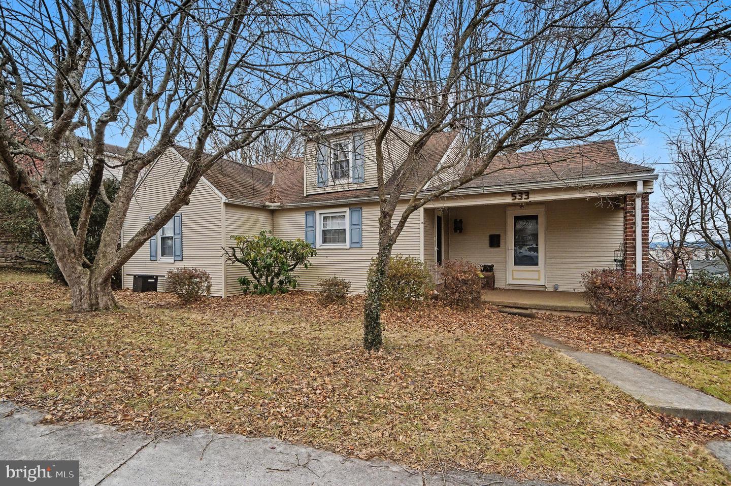 533 Hillcrest Place