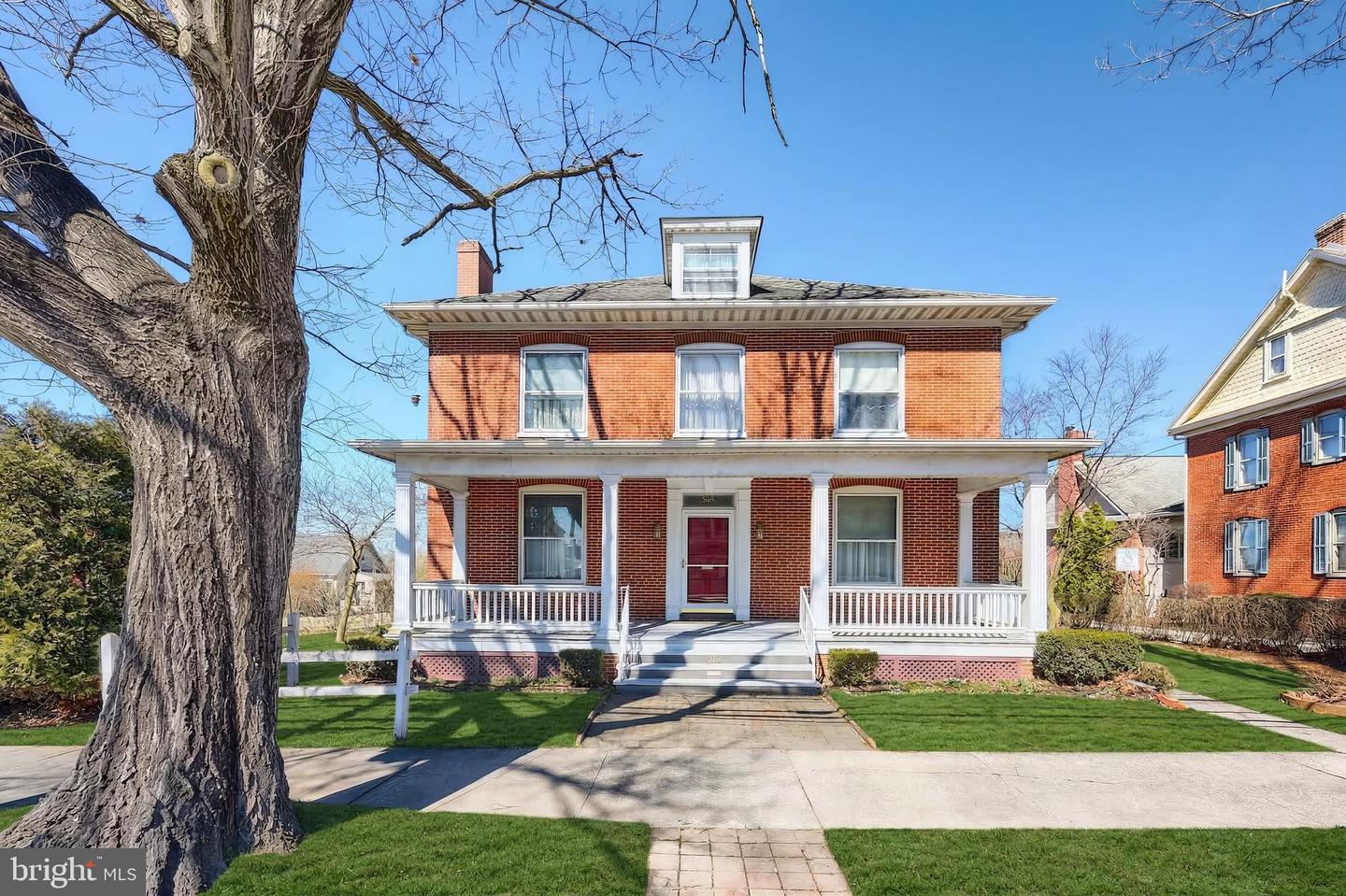 318 Lincoln Way W, New Oxford