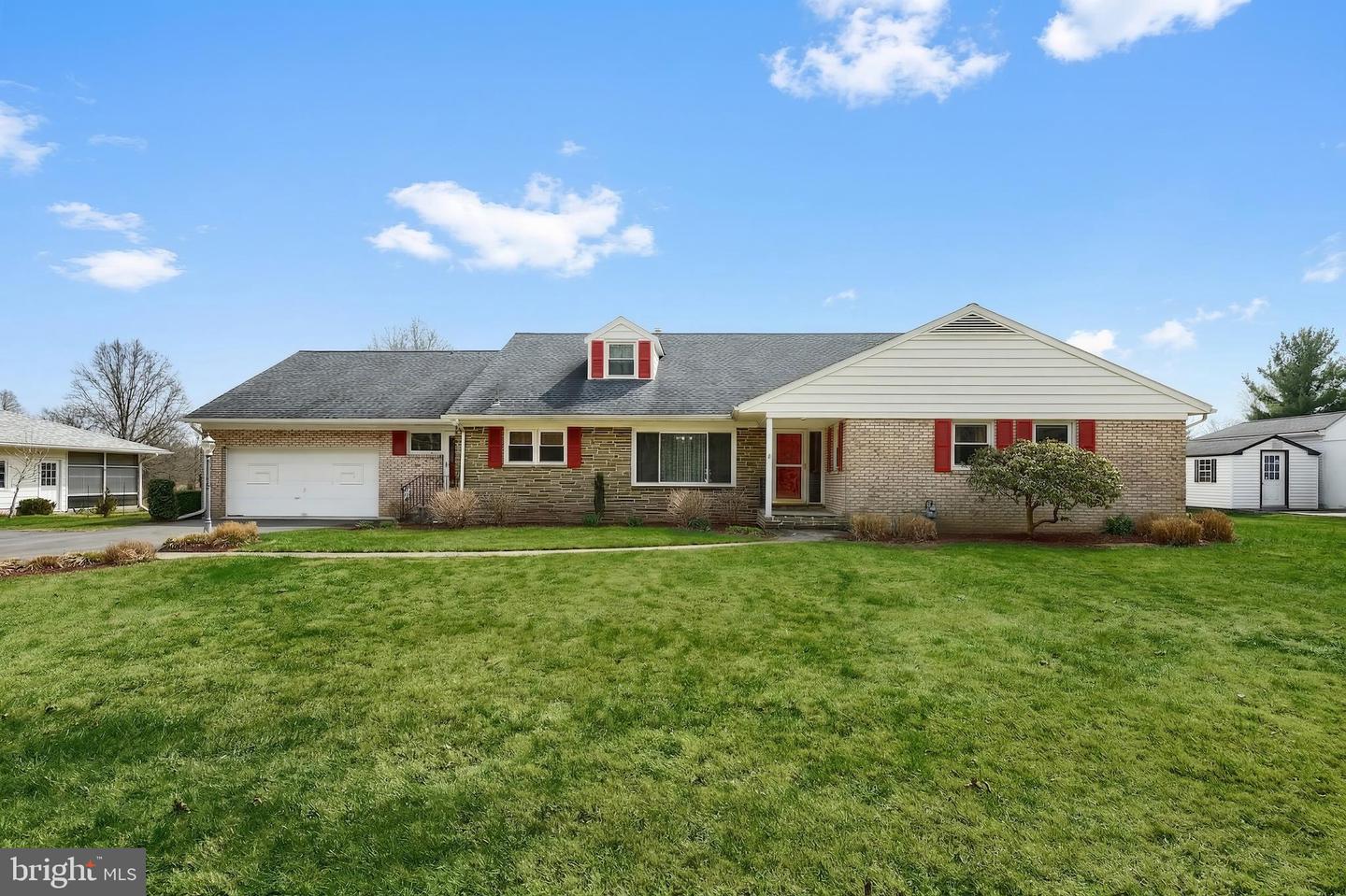 290 Country Club Lane