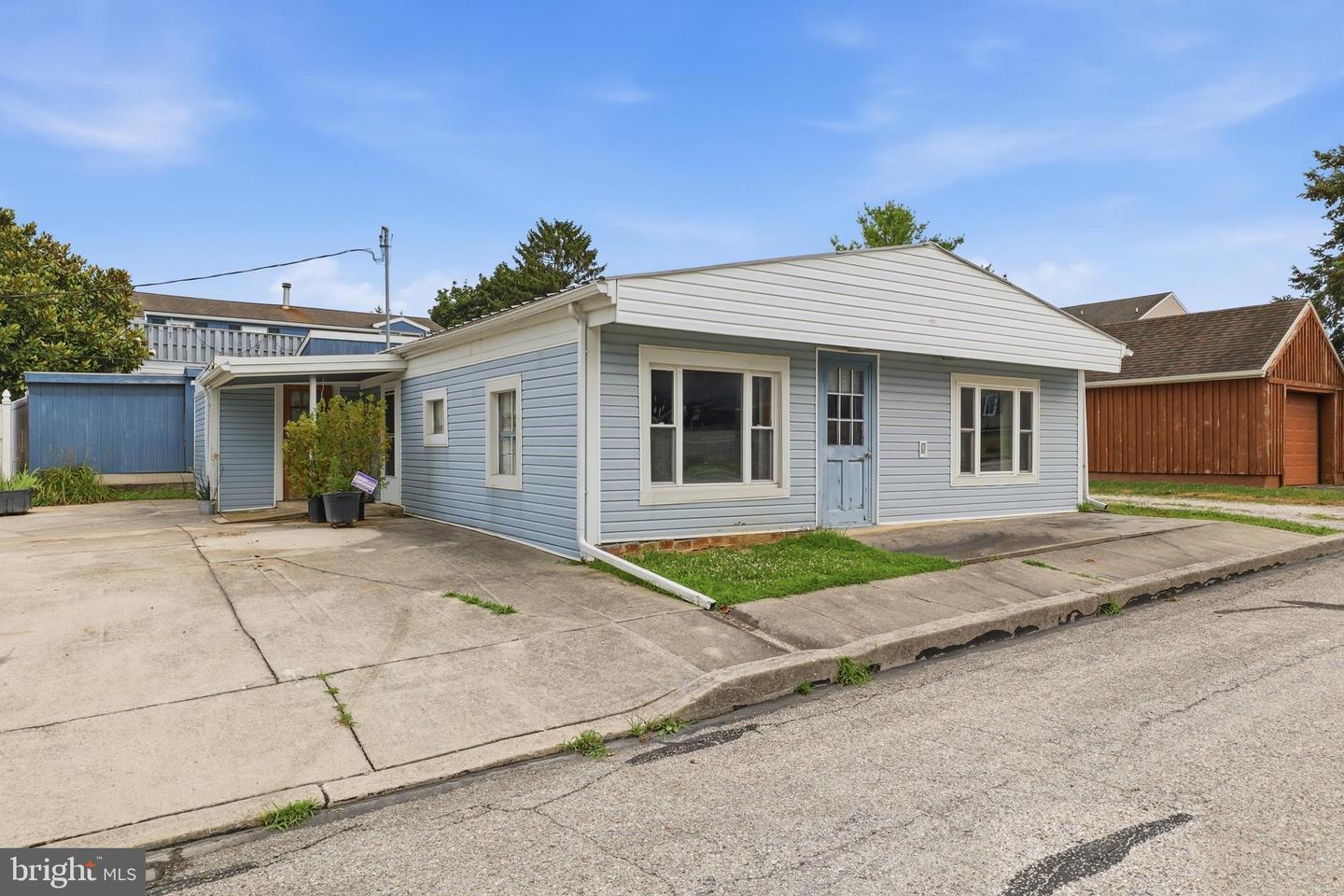 374 Maple Avenue