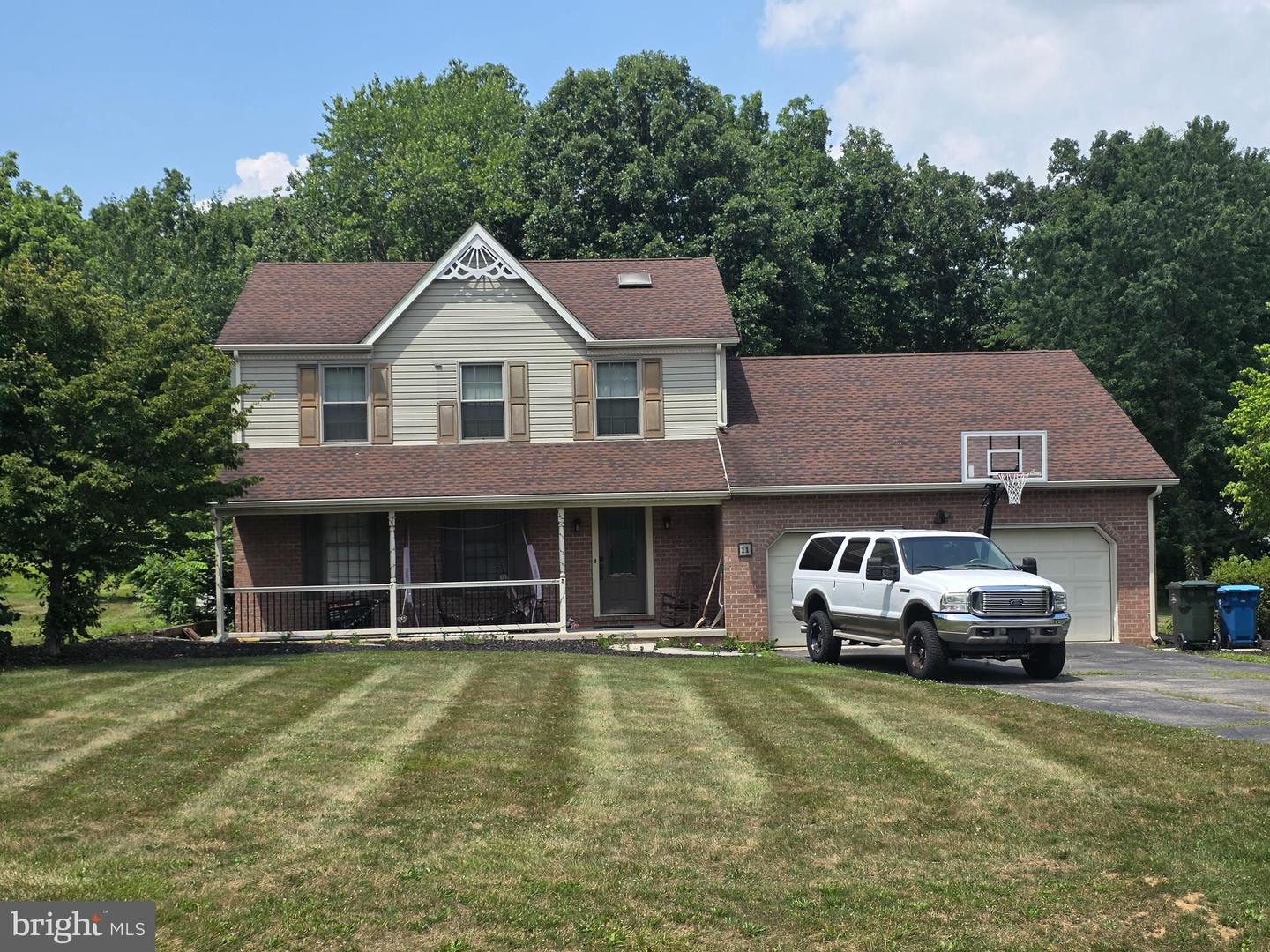 11 Longstreet Drive