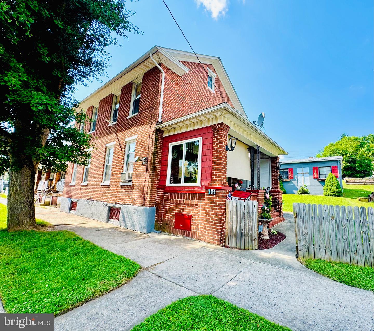 908 Main Street, Saxton