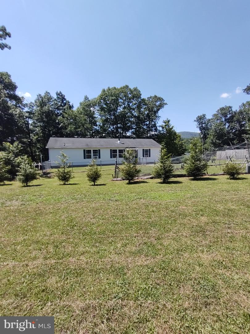 318 Walter Hollow Road, Claysburg