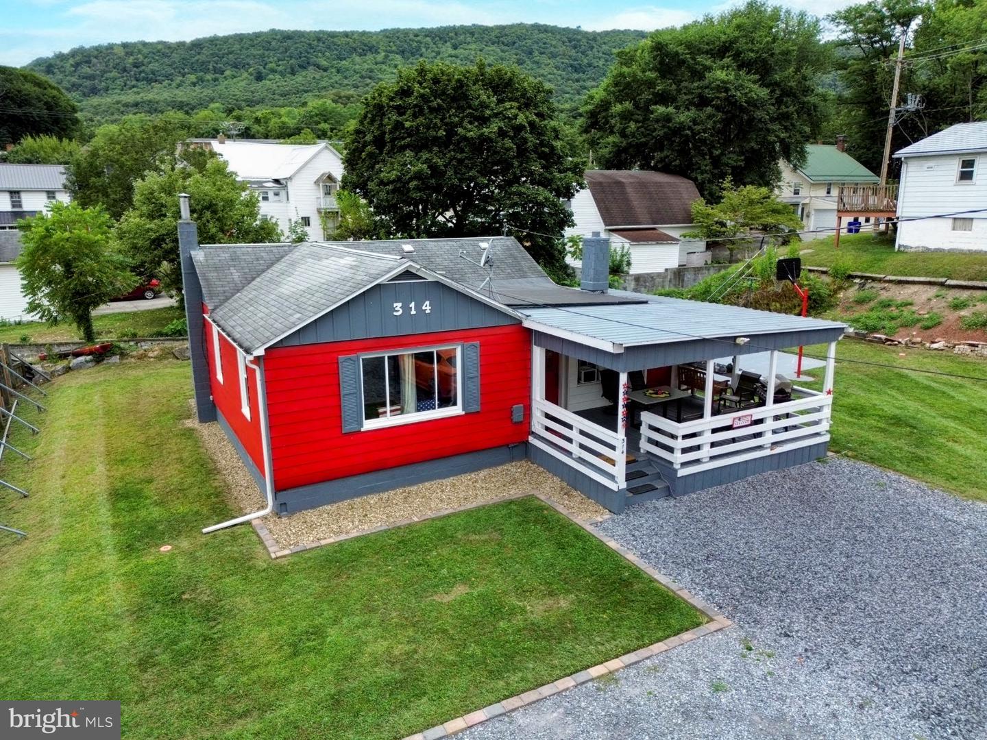 314 Water Street, Everett