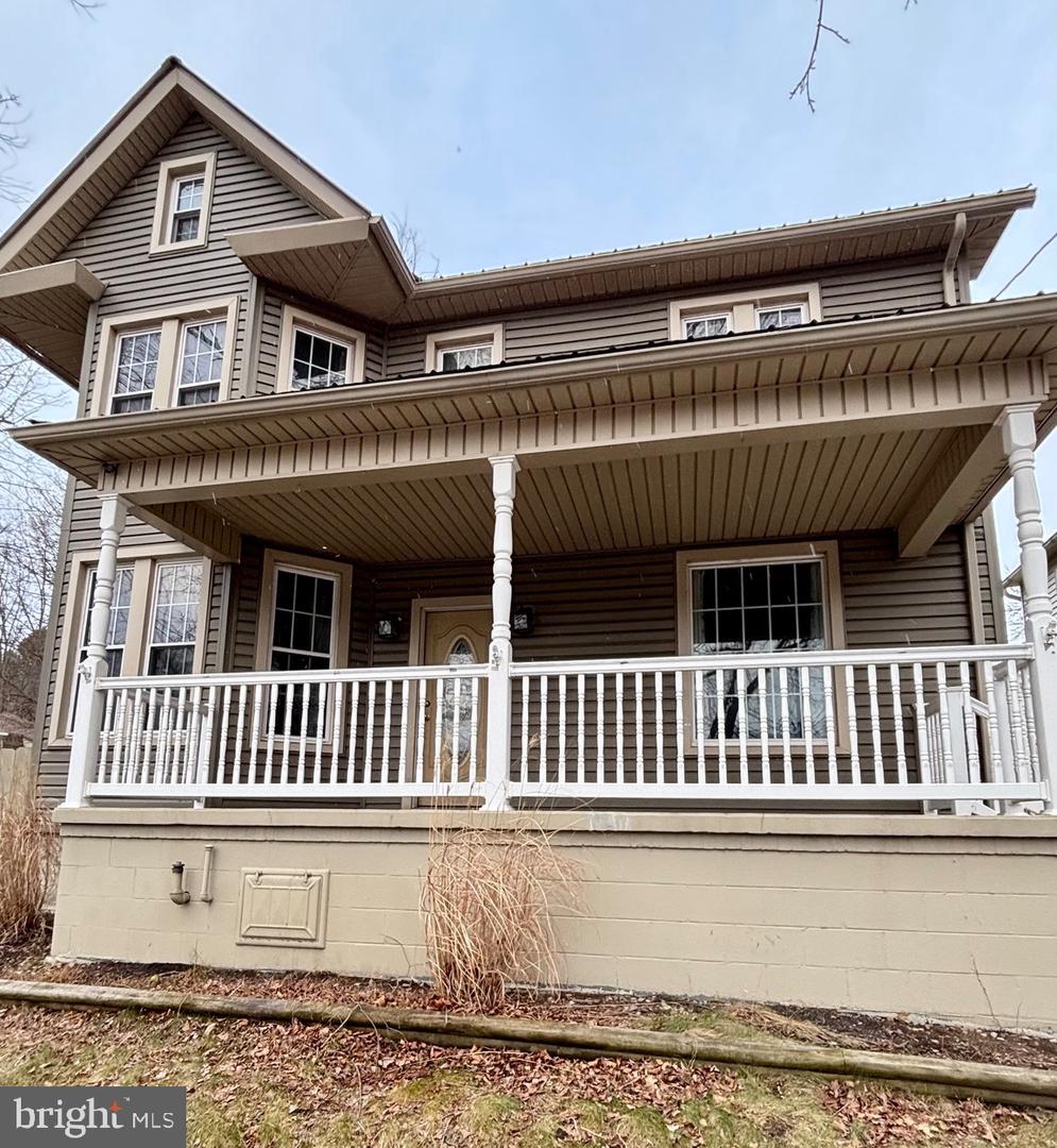 1006 Main Street, Saxton
