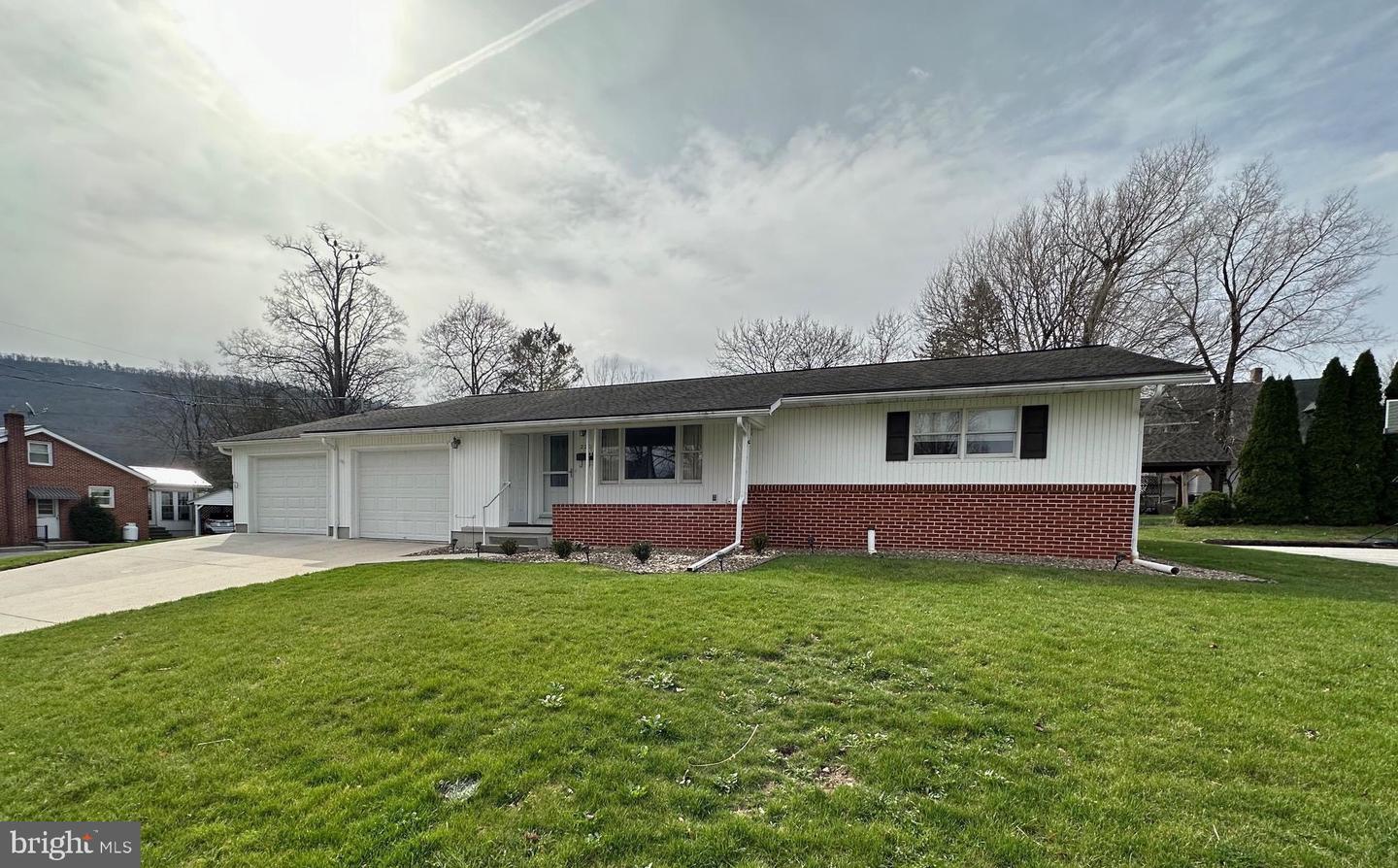 220 E Simpson Street, Bedford