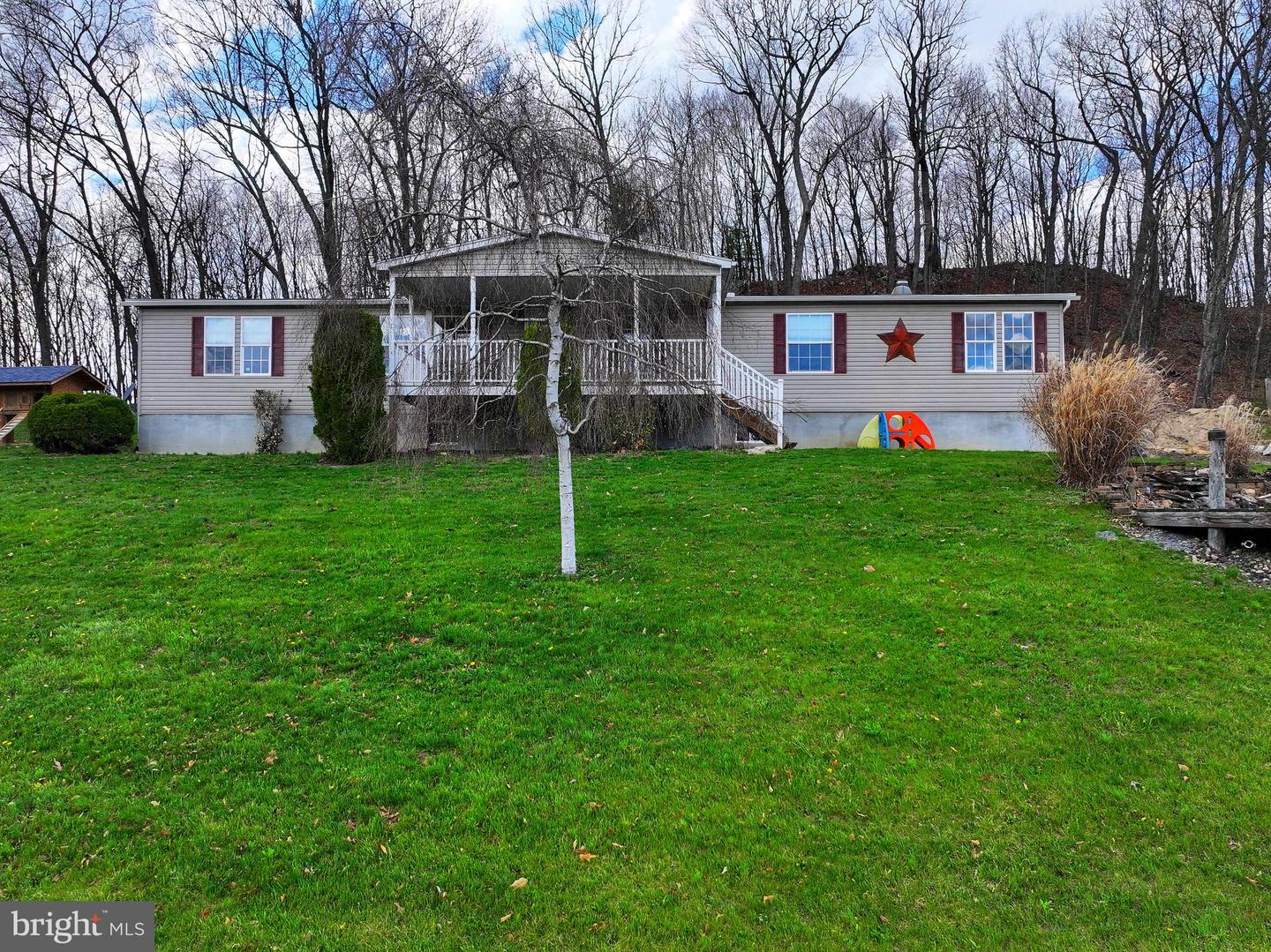 192 Northern Pine Road, Hopewell
