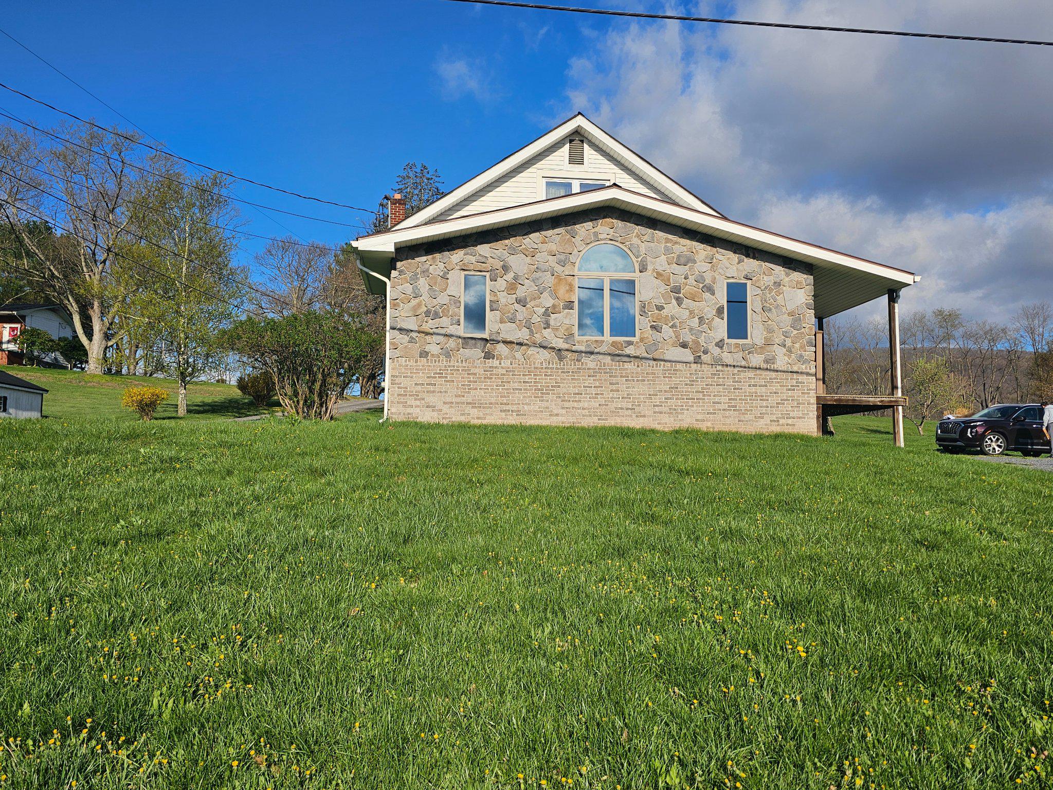1967 Hyndman Road, Hyndman