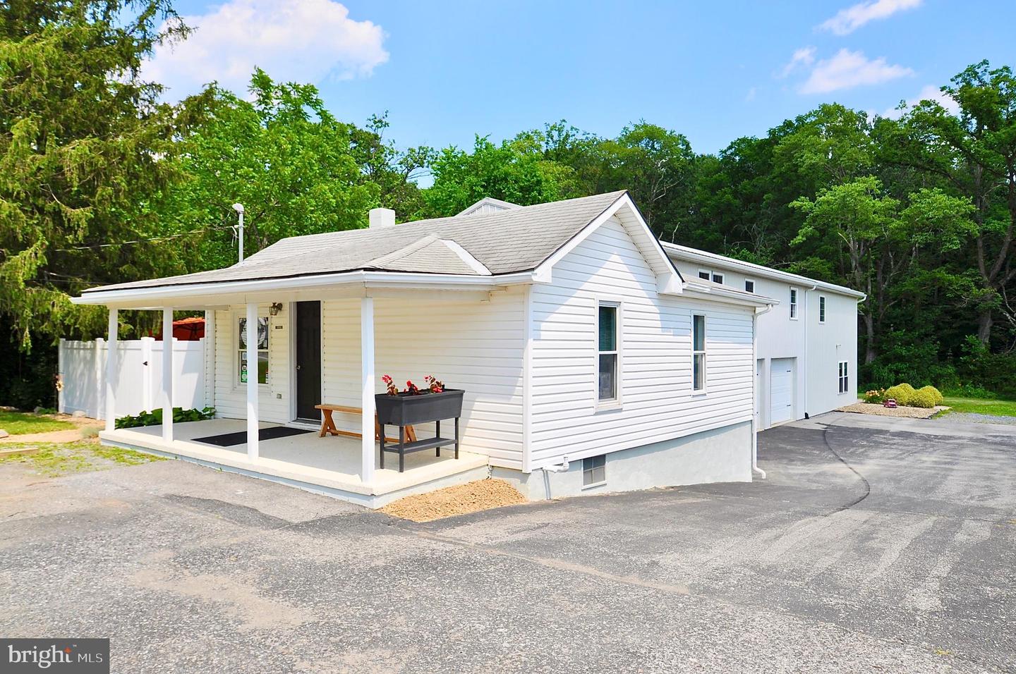 11352 Raystown Road, Saxton