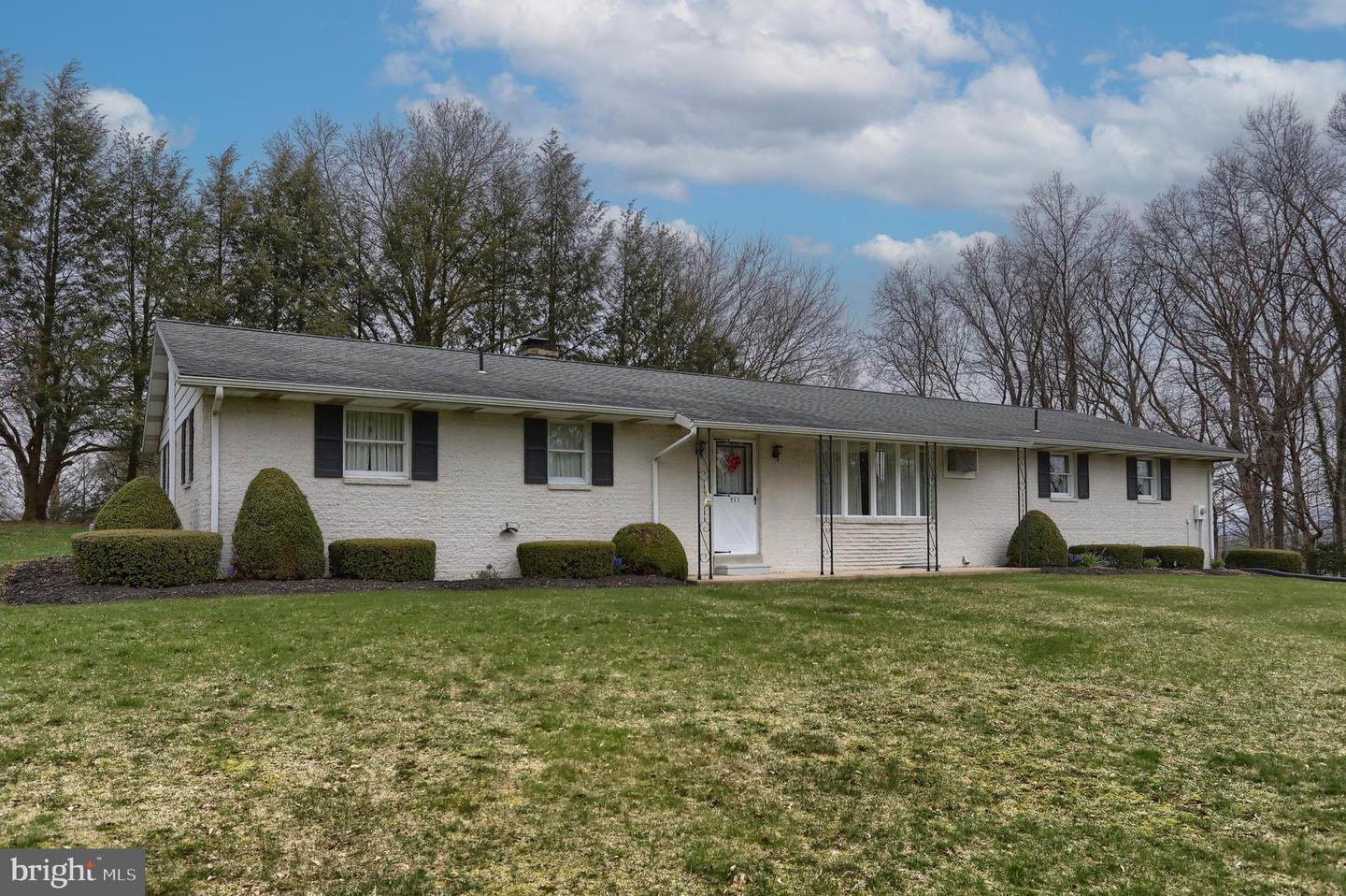 953 Christmas Village Road, Bernville