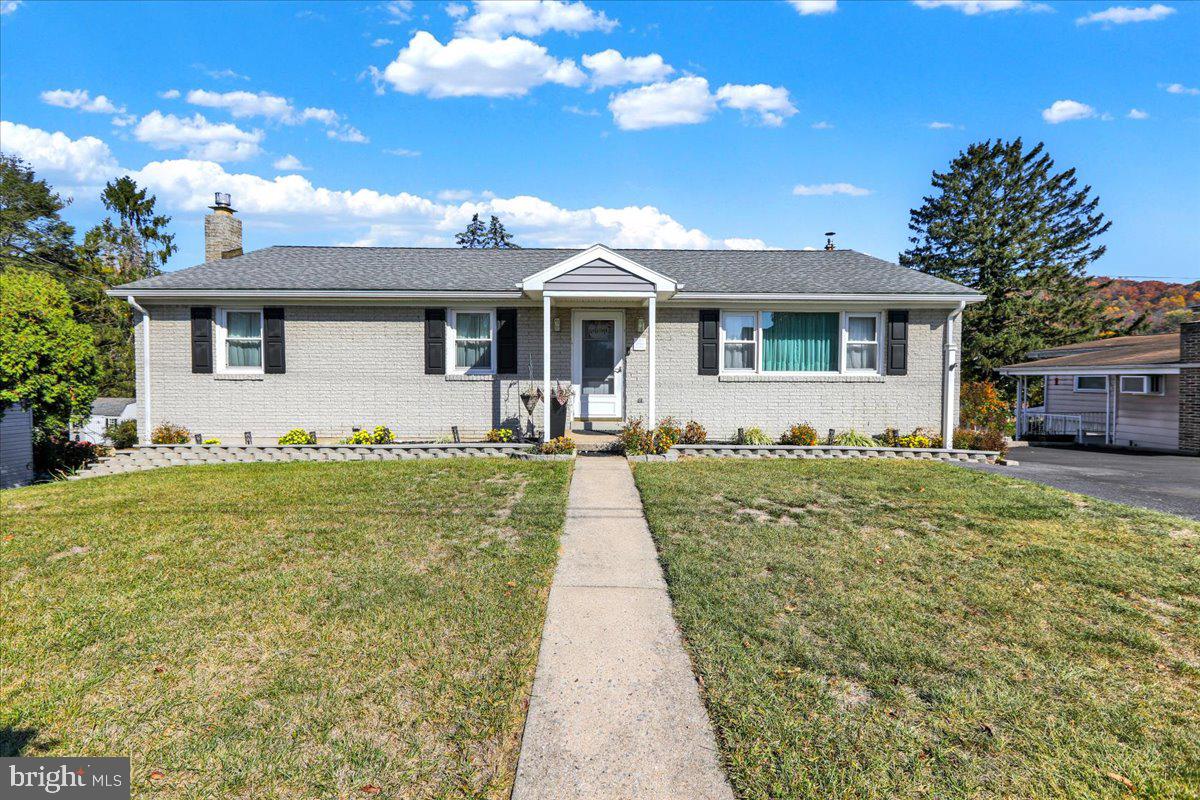 1665 Deer Path Road, Reading