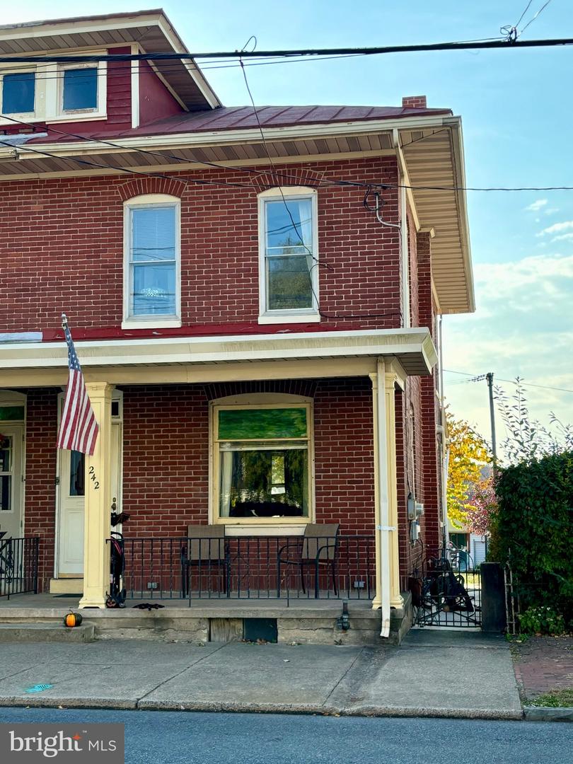 242 S 3rd Street, Hamburg