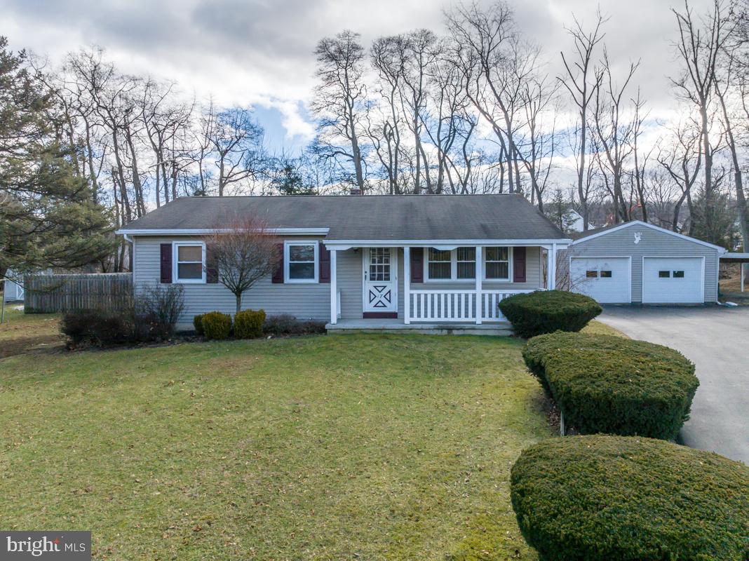 17 Villa Circle, Blandon