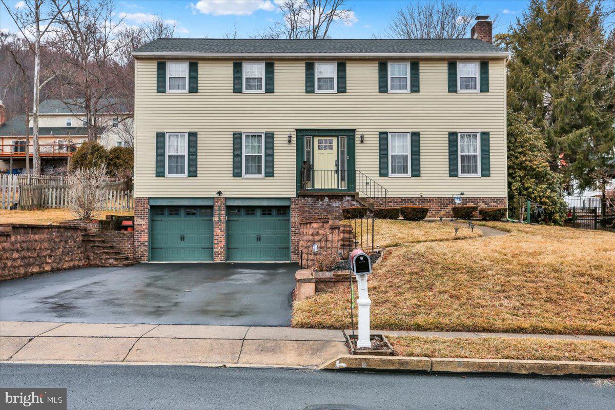 4507 Hilldale Road, Reading