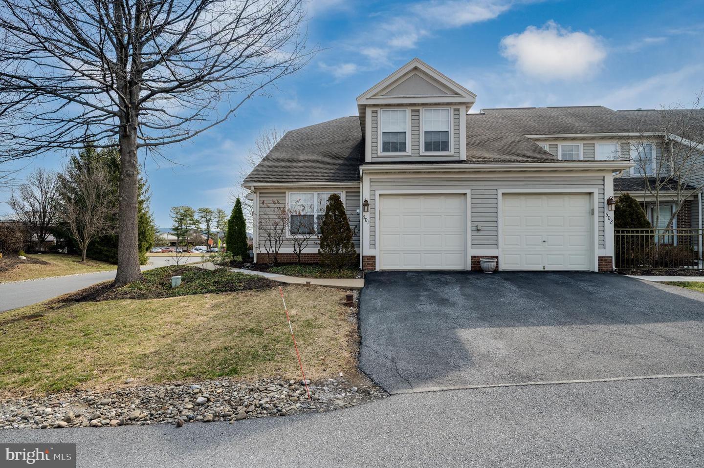 501 Oak Hill Lane, Reading
