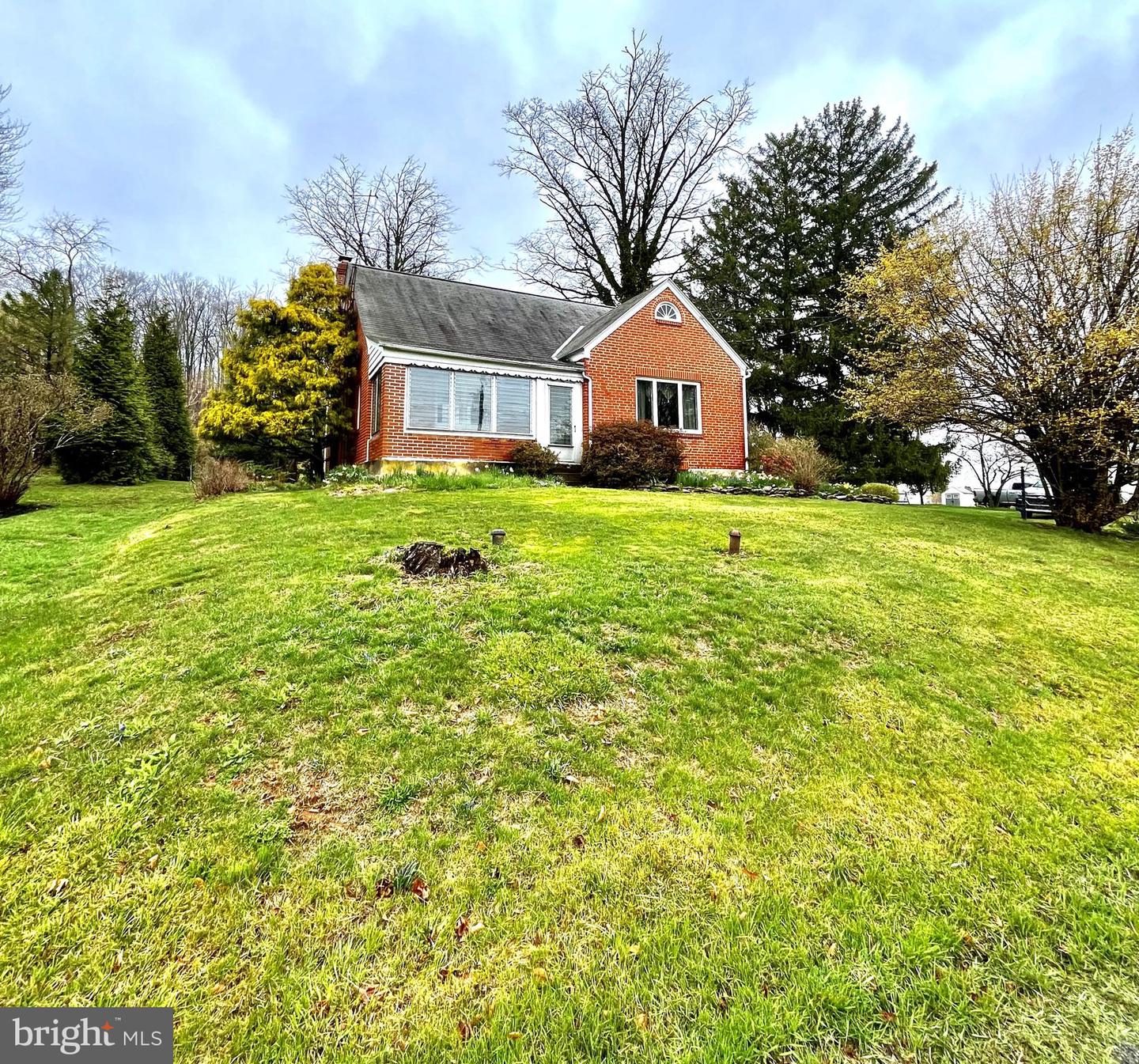 1042 Weisstown Road, Boyertown