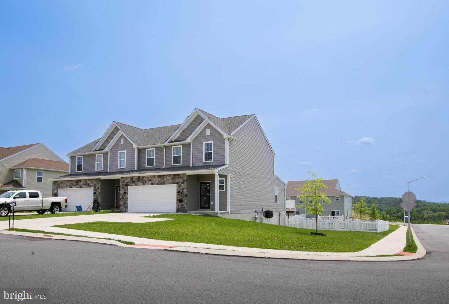 222 Ida Red Drive, Leesport