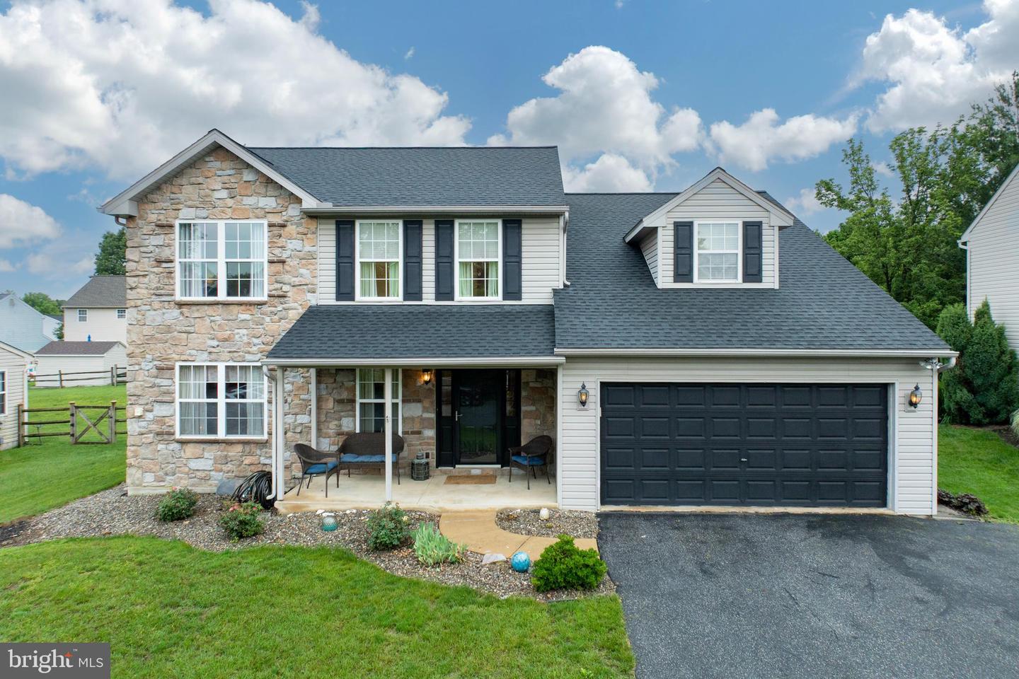 420 Appian Way, Blandon