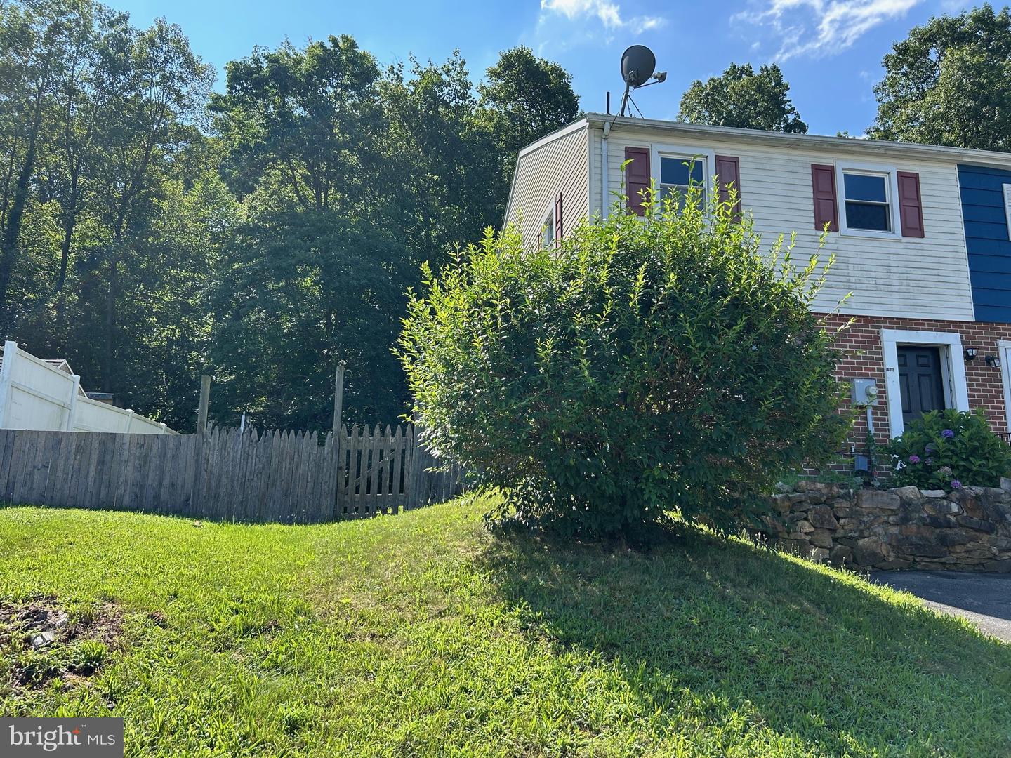 1046 Fox Run, Reading