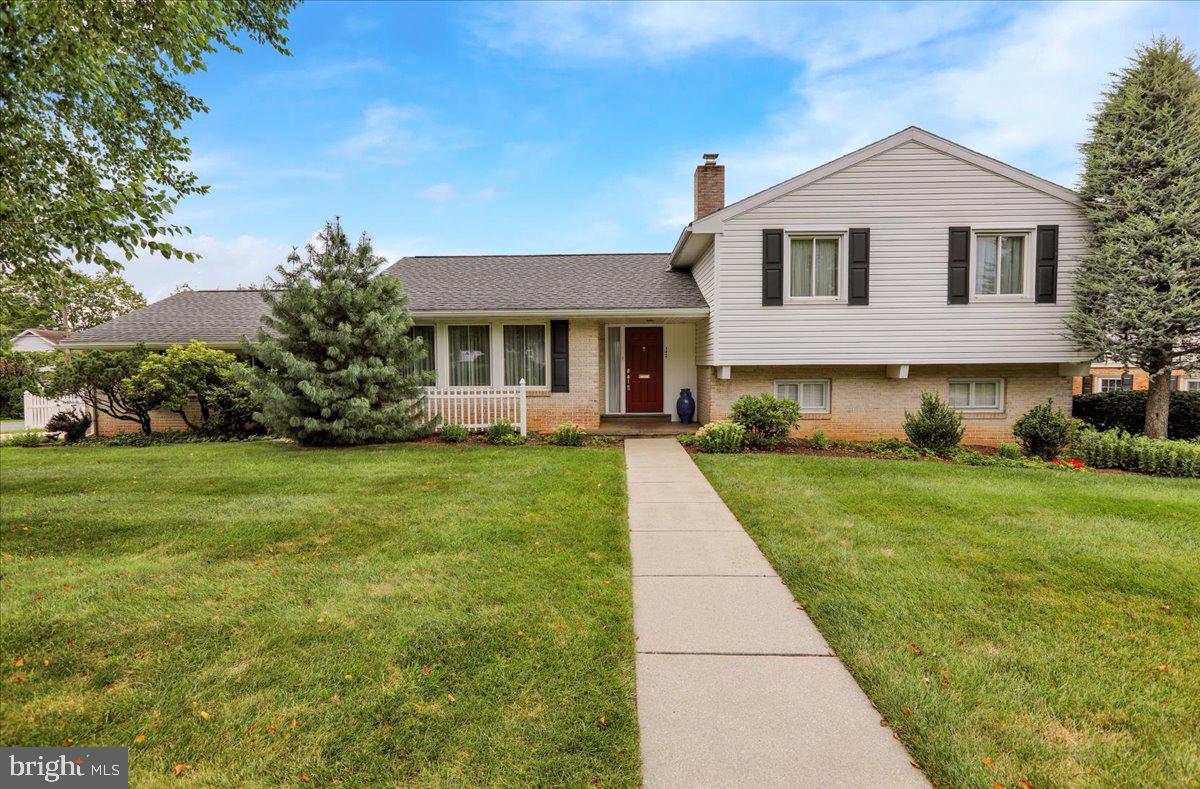 3057 Merritt Parkway, Reading