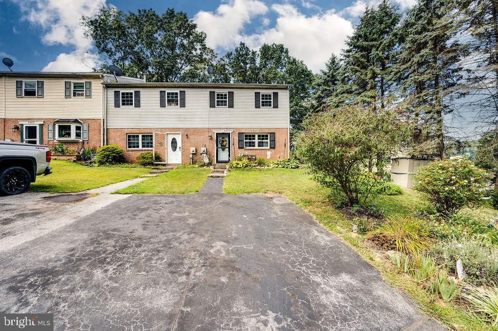 1261 Fox Run, Reading