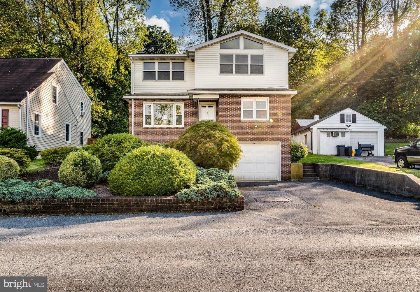 669 Fairmont Avenue, Mohnton