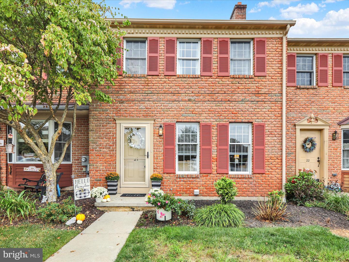 21 Warwick Court, Reading