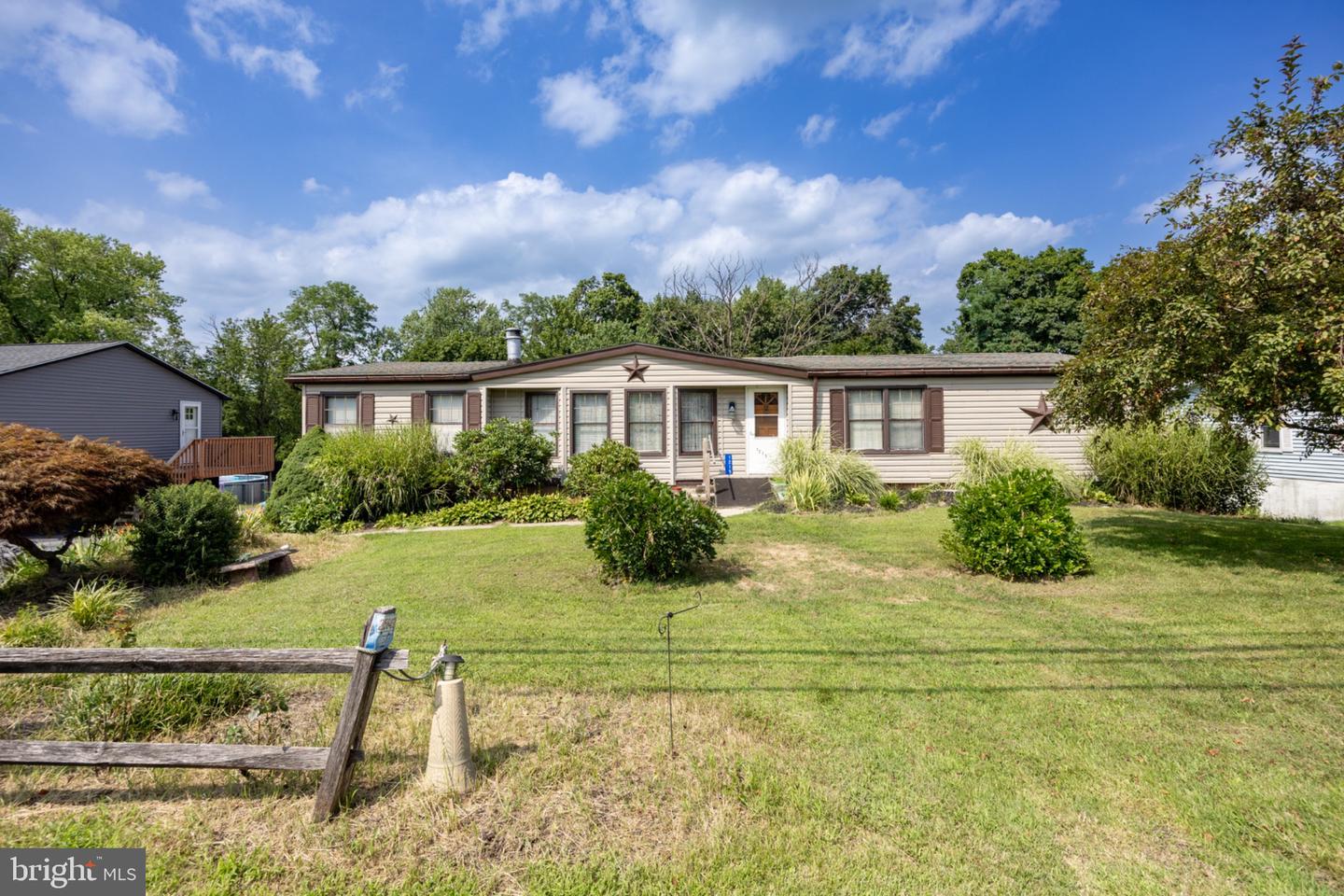 1215 E Main Street, Douglassville