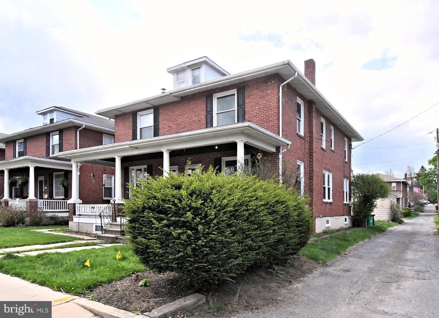 144 W Elm Street, Reading