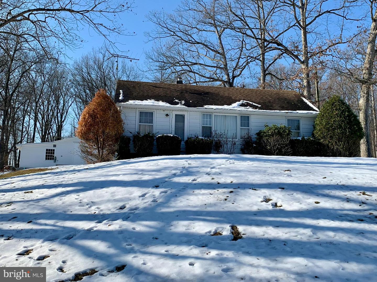 441 Pine Road, Hamburg