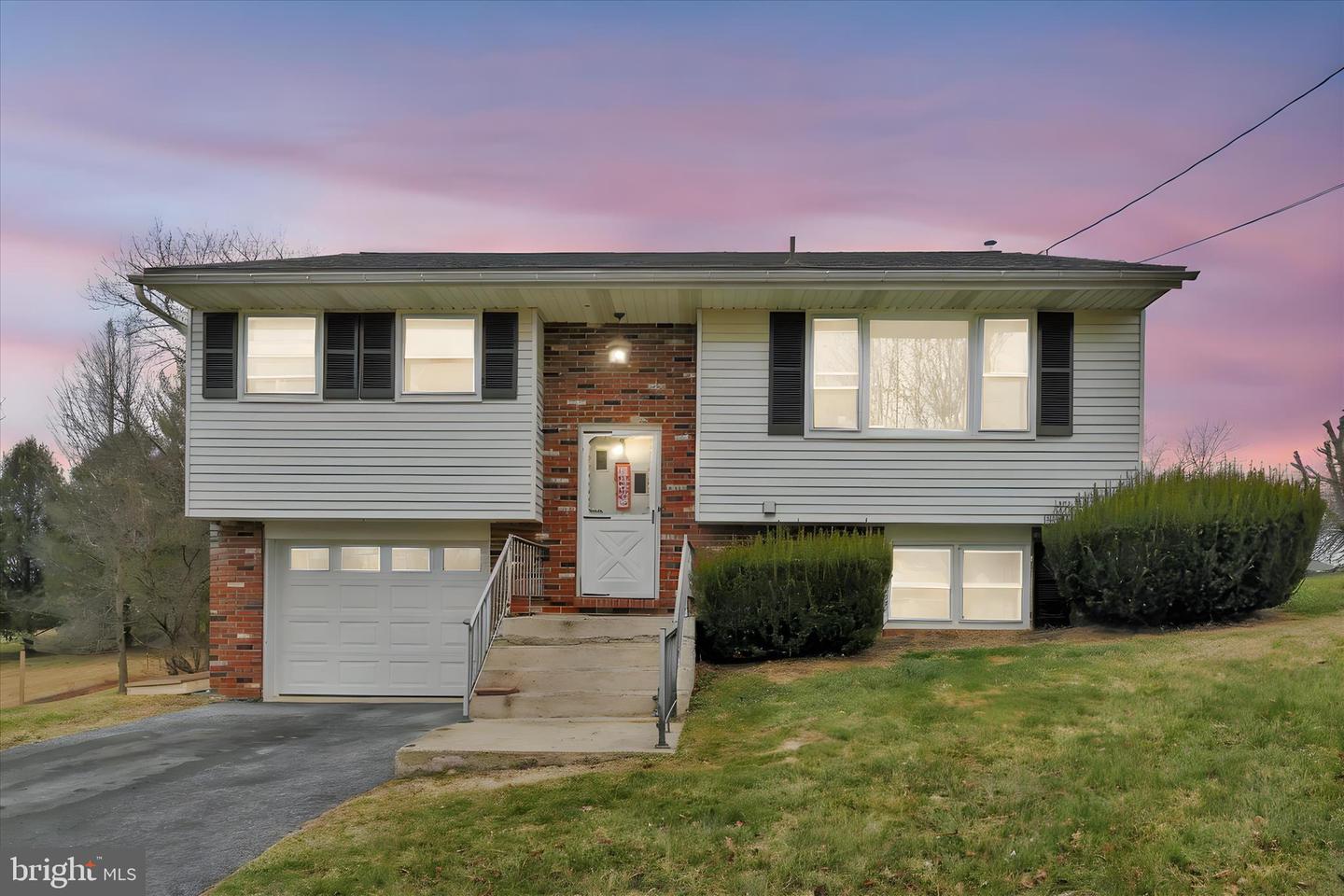 631 W Franklin Street, Womelsdorf