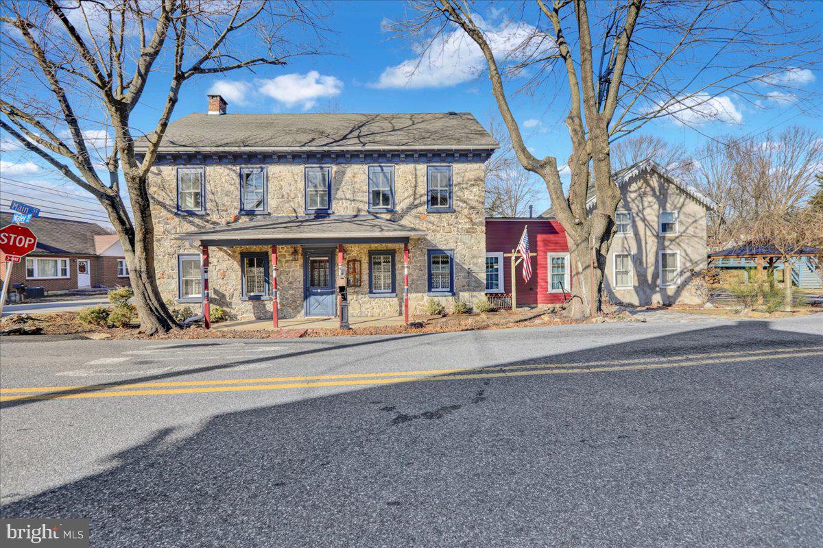 2 Water Street, Oley