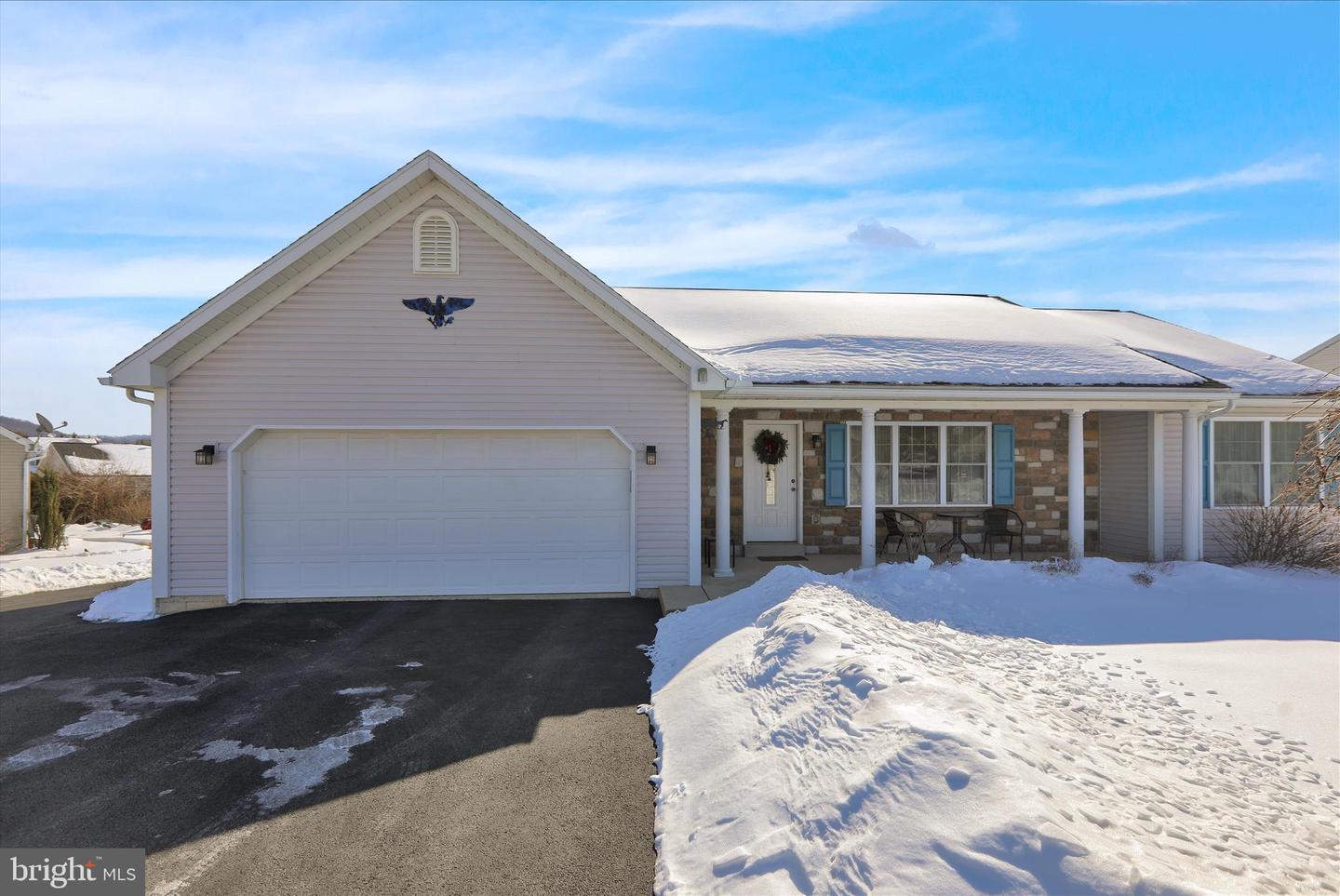 28 Versailles Court, Reading
