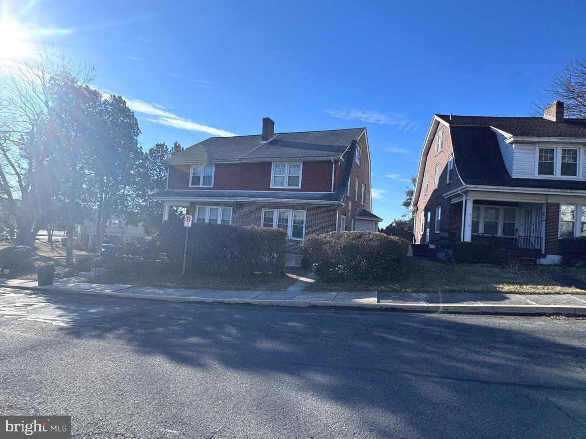 12 Hillside Road, Reading