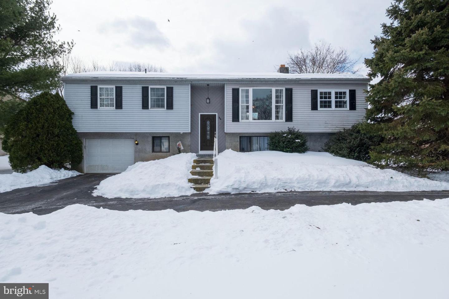 34 Carriage Circle, Oley