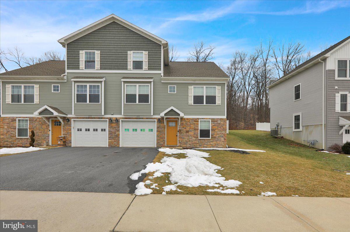 422 Smokering Drive, Robesonia
