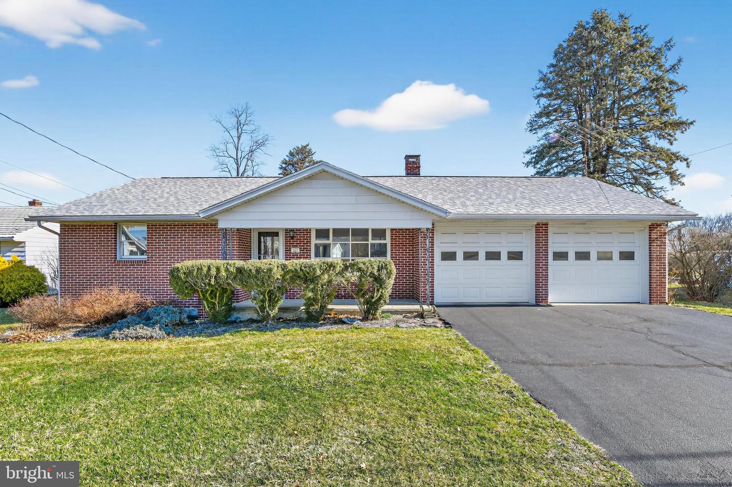 321 Lindbergh Avenue, Blandon