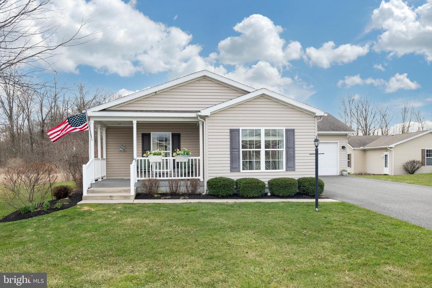 16 Cormorant Drive, Bechtelsville