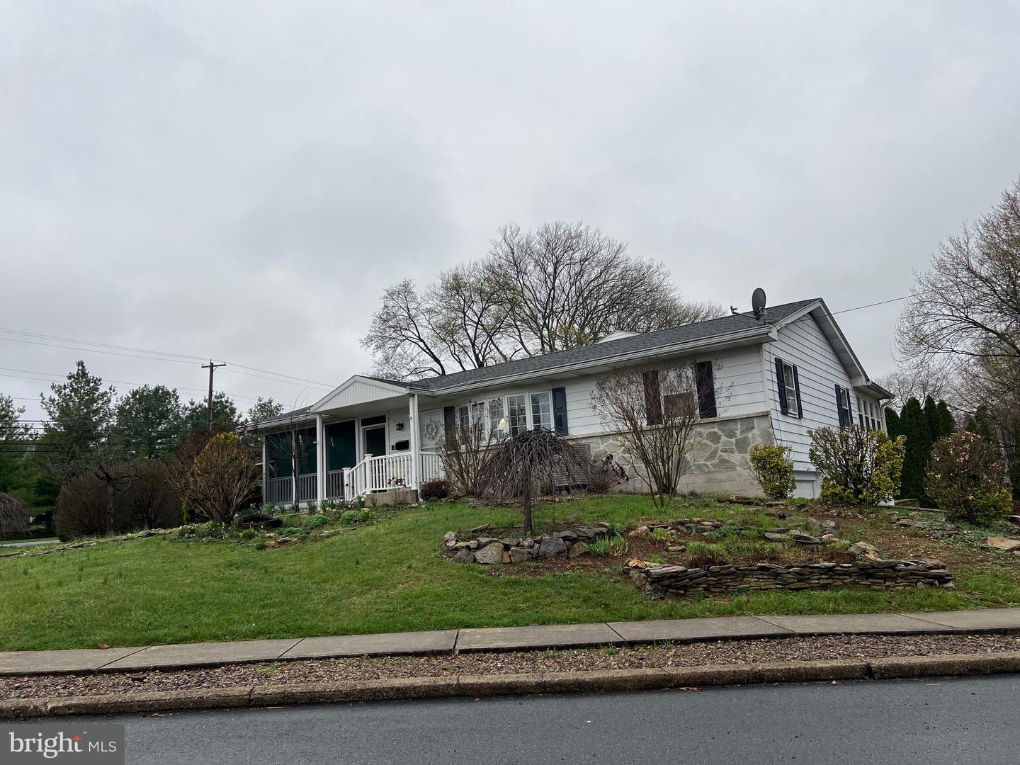 2 Locust Lane, Womelsdorf