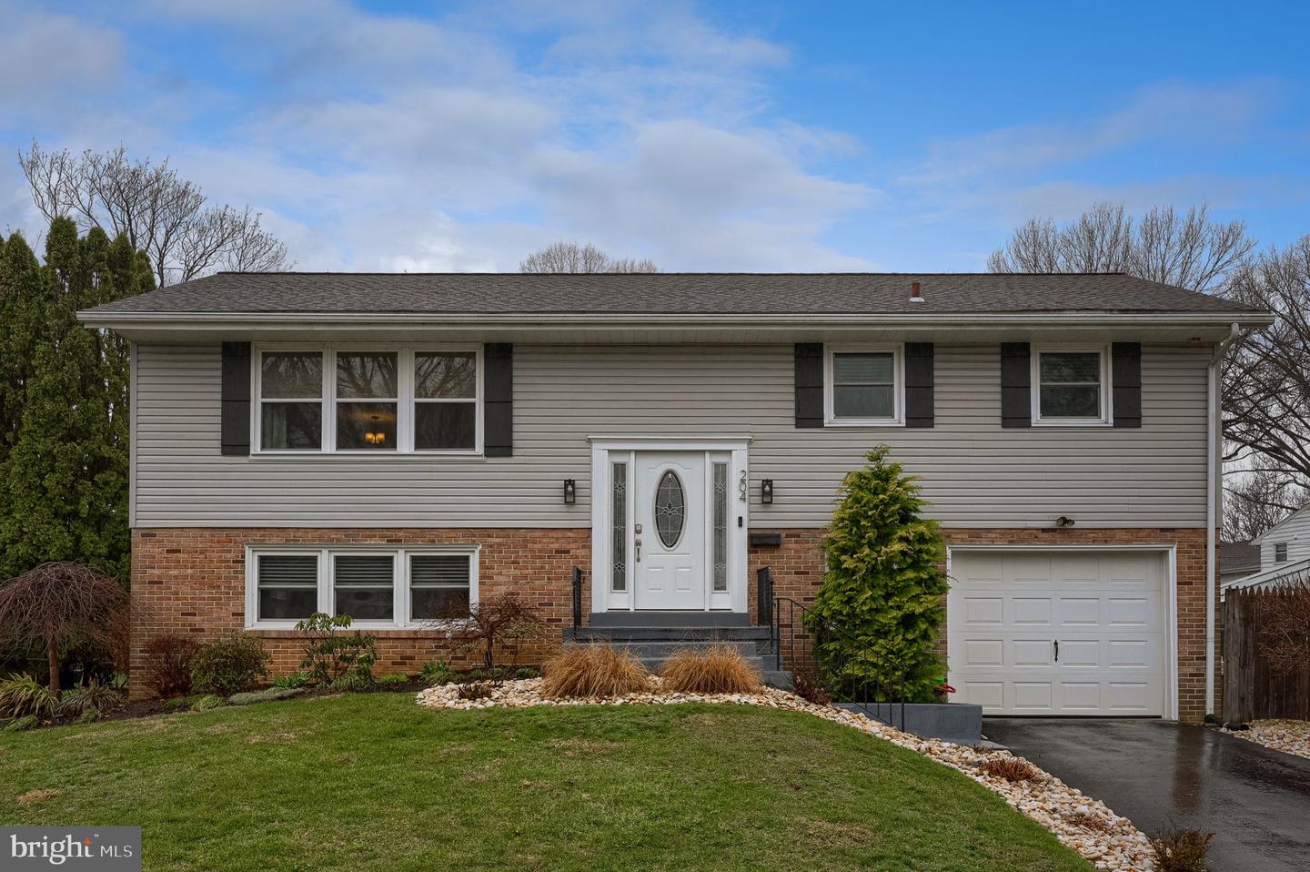 204 Wilshire Boulevard, Reading