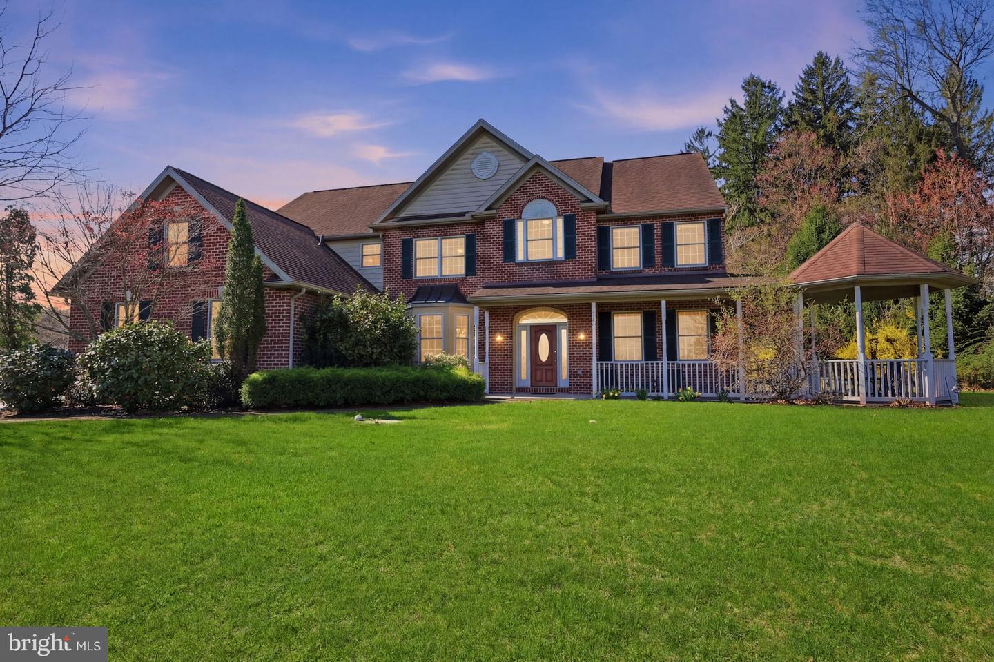 5 Glen Hollow Court, Reading